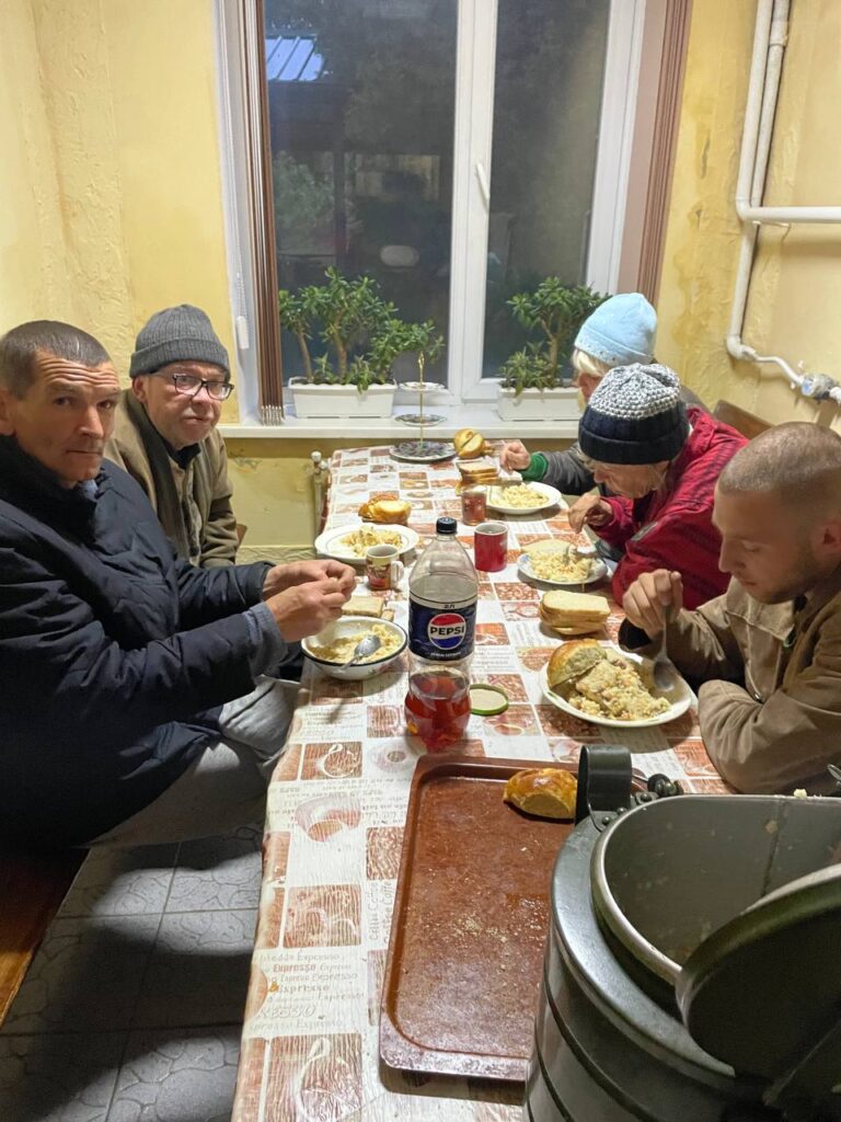 Годування на прихистку (Житецького 22)